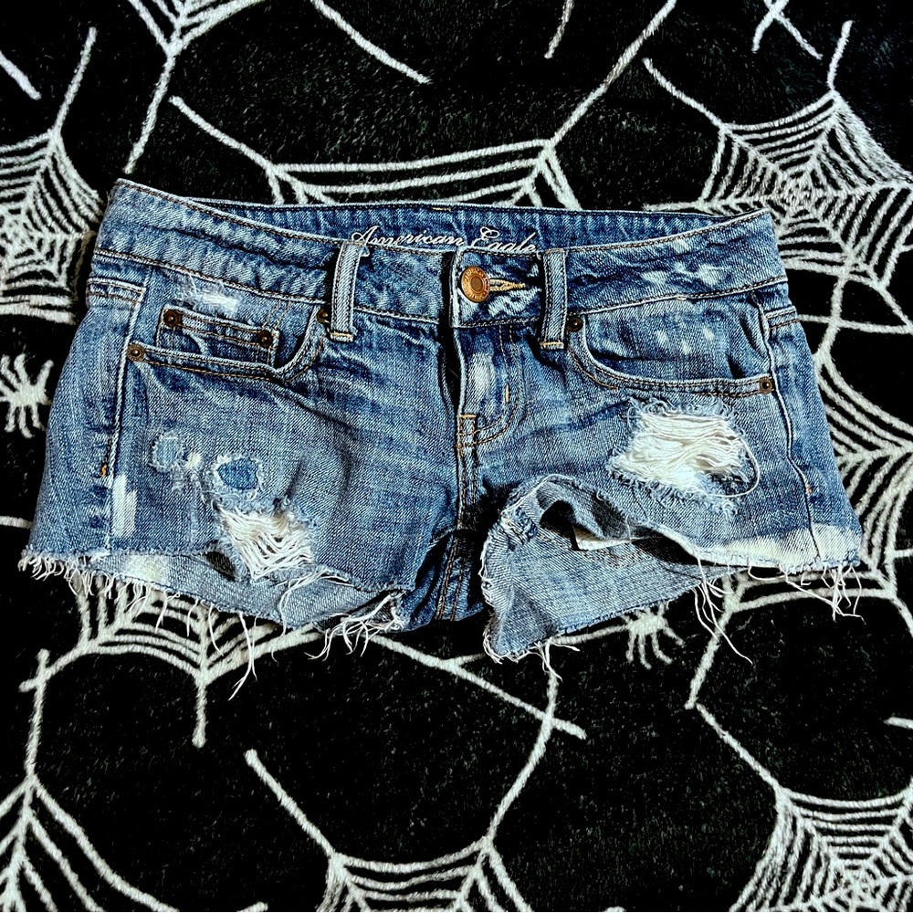 american eagle low rise shorts 🖤